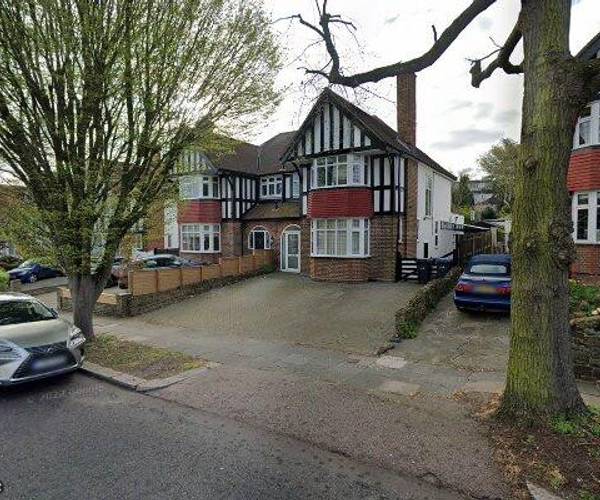 Parking on Winchmore Hill Road, N14