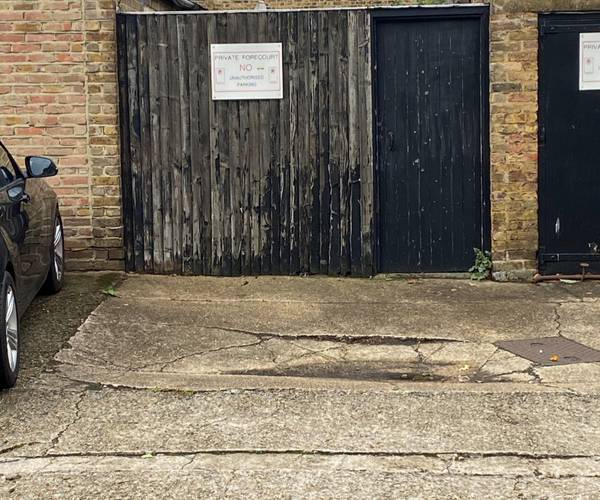 Parking on Salcott Road, SW11 (2)