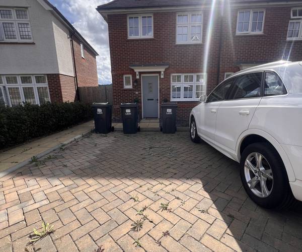 Parking on Armstrong Road, LU2