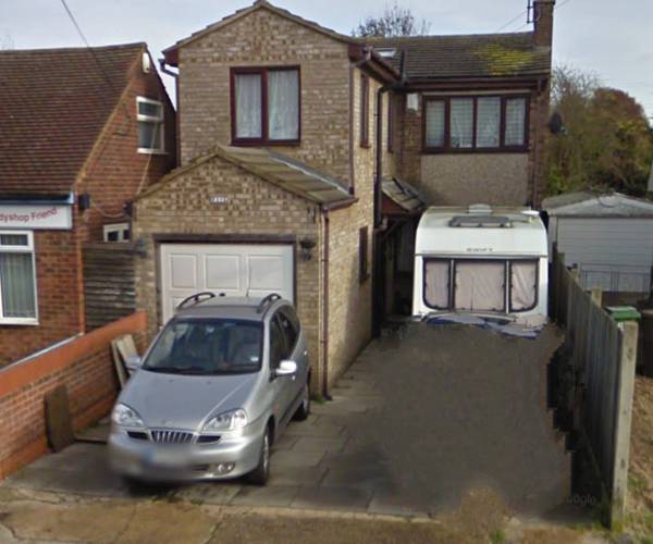 Parking on Eldon Road, LU4