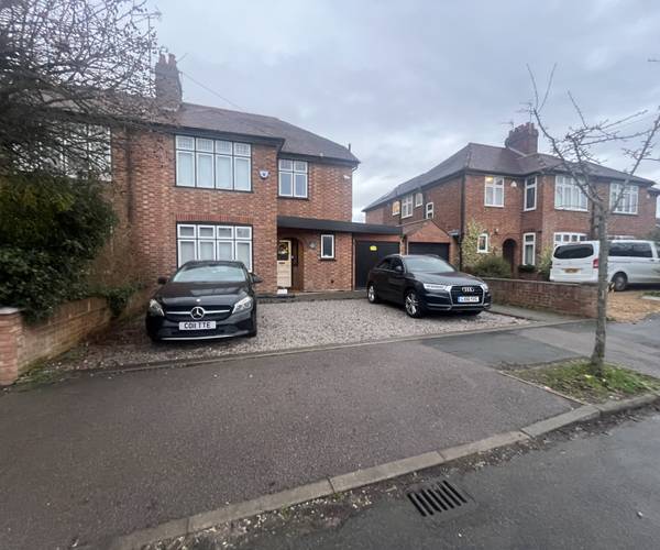 Parking on Gurney Way, CB4