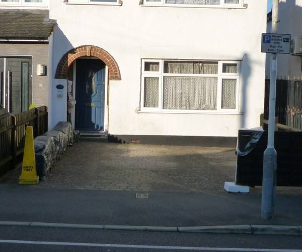 Parking on Victoria Avenue, UB10