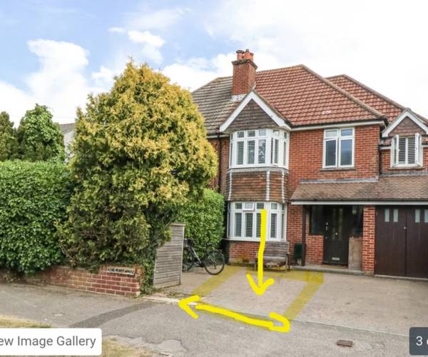 Parking on Queen Katherine Road, SO41