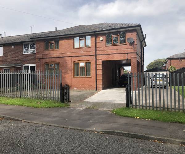 Falkland Avenue, OL11