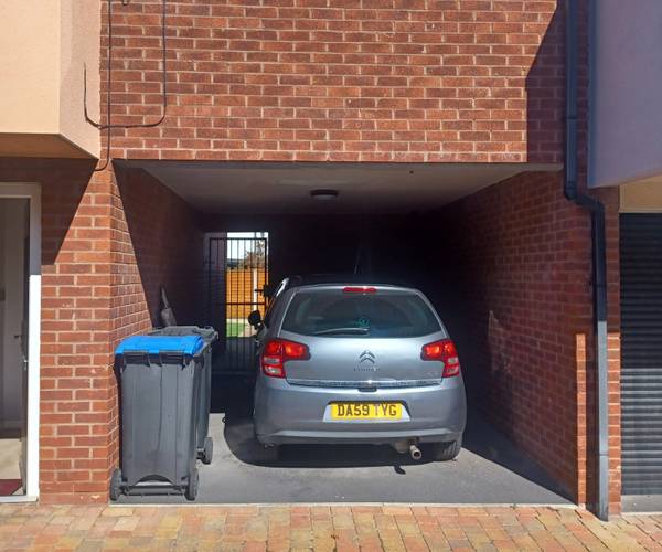 Parking on Robinson Road, FY1