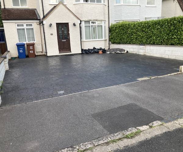 Parking on Exeter Road, OX5