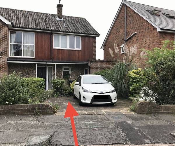 Parking on Hermitage Close, E18