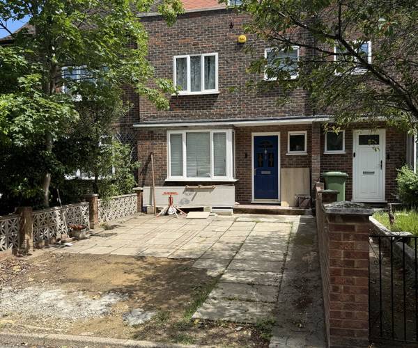 Toland Square, SW15