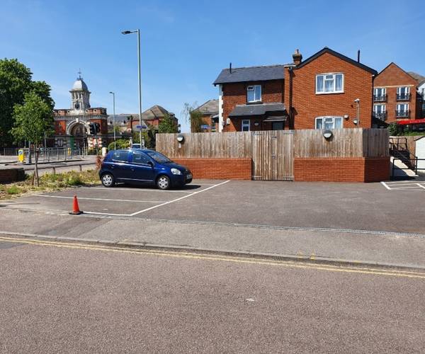 Parking on Britannia Road, MK42