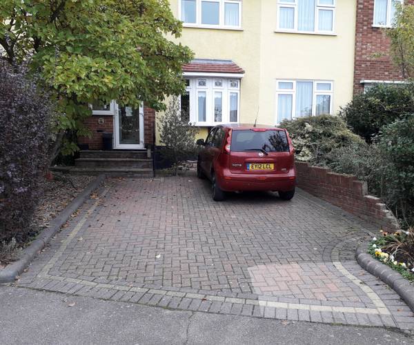 Driveway in  Arlington Gardens, RM3