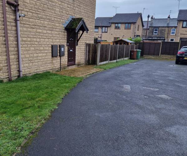 Parking on Cambridge Court, LS27