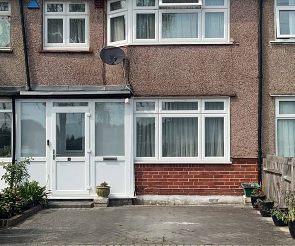 Parking on Wellstead Avenue, N9