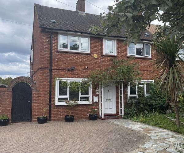 Clare Road, TW19