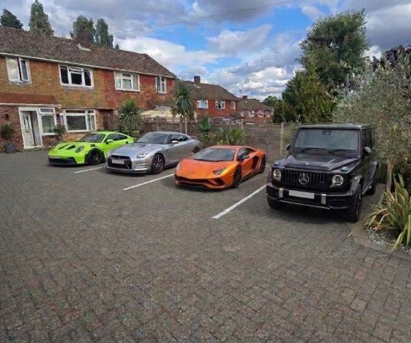 Parking on Vernon Crescent, EN4
