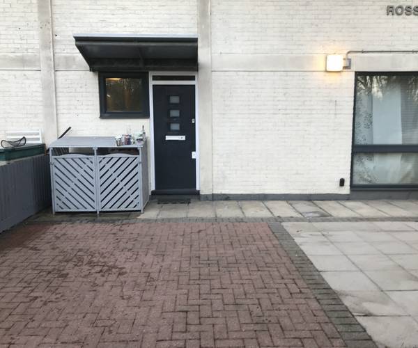 Parking on Napoleon Road, E5