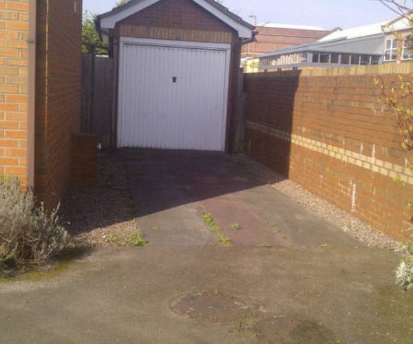 Parking on Isbourne Way, B9