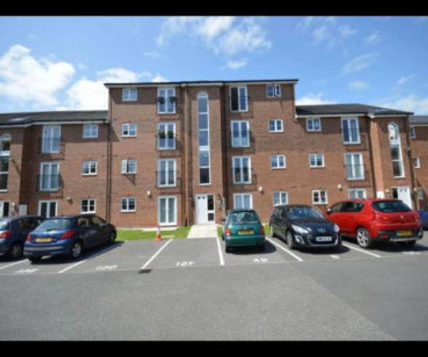 Lawnhurst Avenue, M23