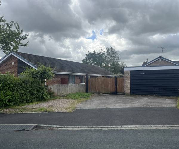 Parking on The Hawthorns, PR2