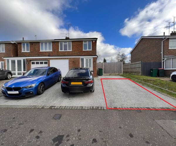 Parking on Saunders Close, RH10