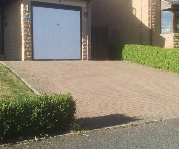 Parking on Oxford Avenue, LS20