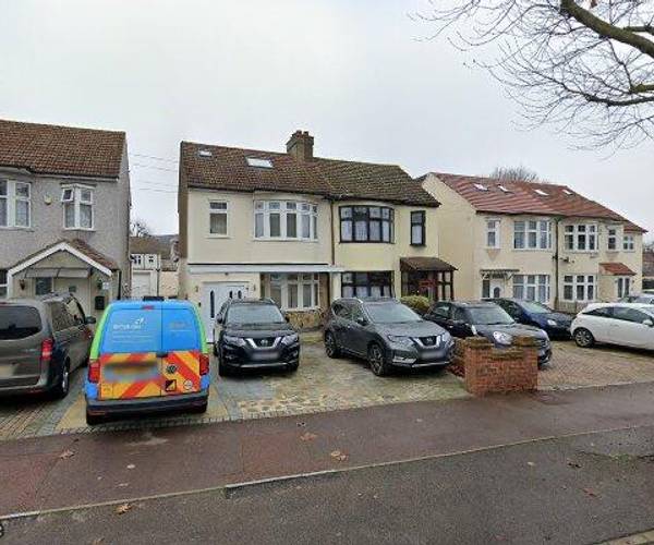 Parking on Lilac Gardens, RM7