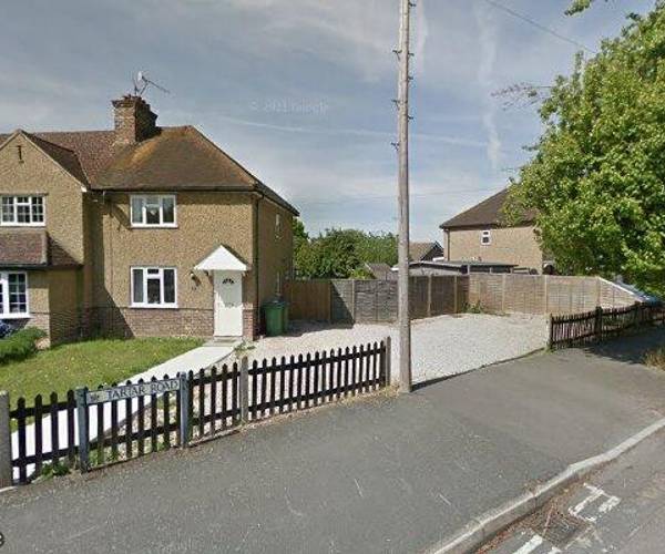 Parking on Tartar Road, KT11