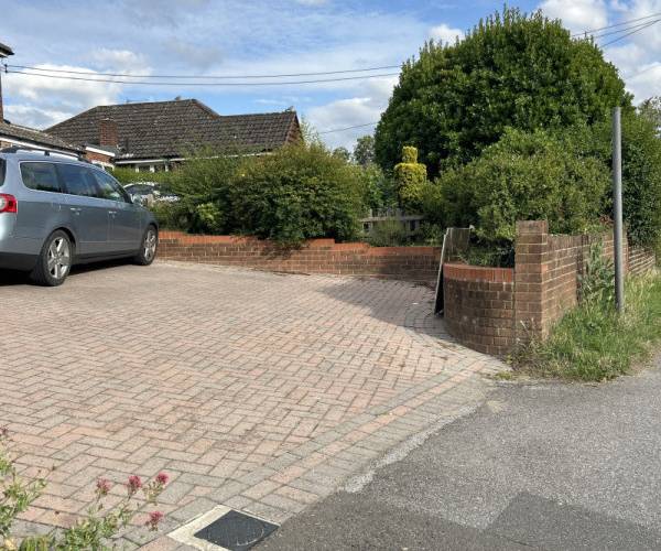 Hurst Road, RG10