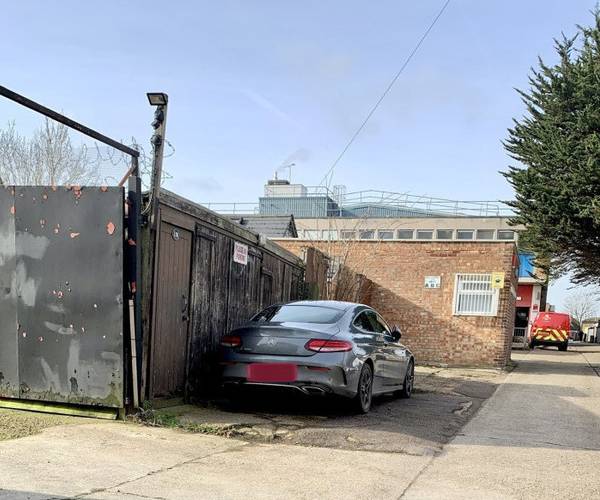 Parking on Station Road, E4