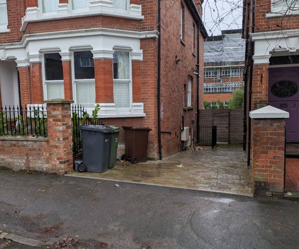 Parking on Wodeland Avenue, GU2