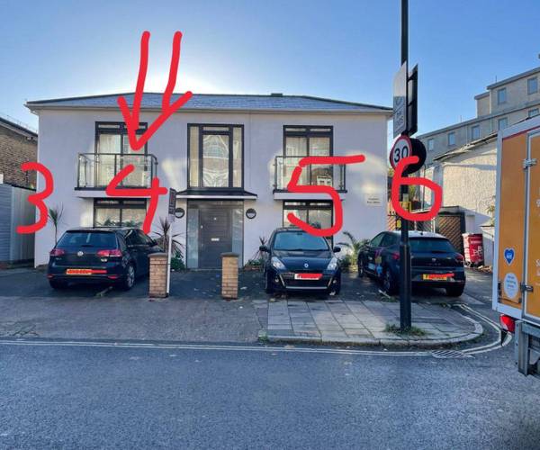 Parking on Wallis's Cottages, SW2