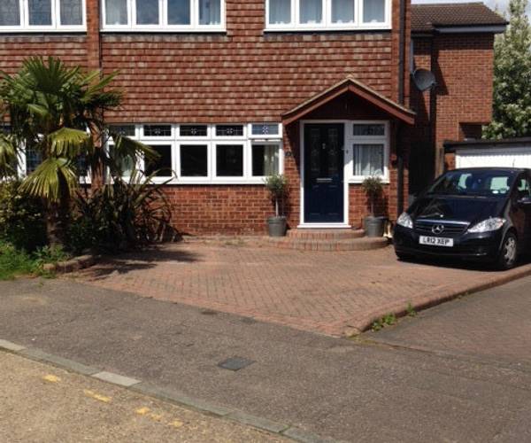 Parking on Barnmead, CM16