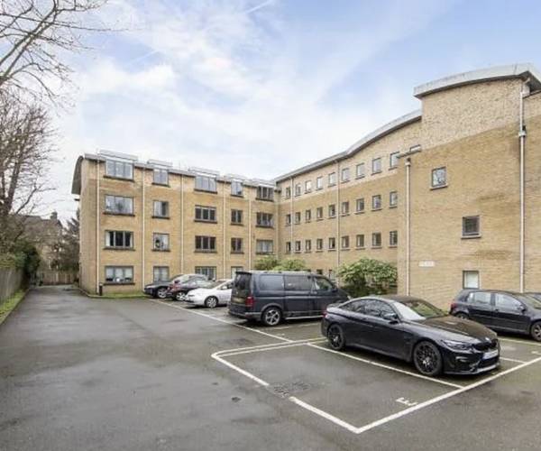 Parking on The Downs, SW20