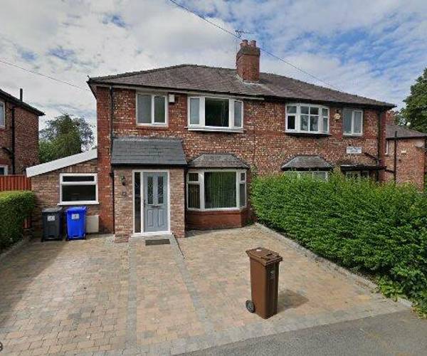 Parking on Hawthorn Drive, M19