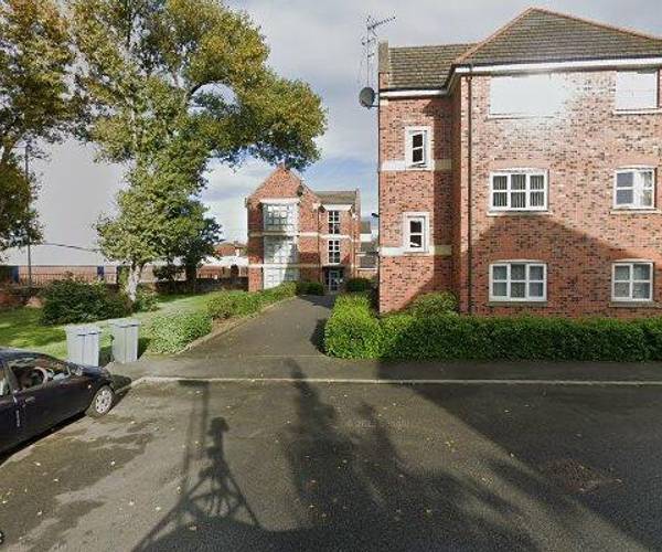 Parking on Ellencliff Drive, L6