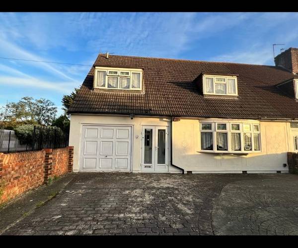 Parking on Becontree Avenue, RM8