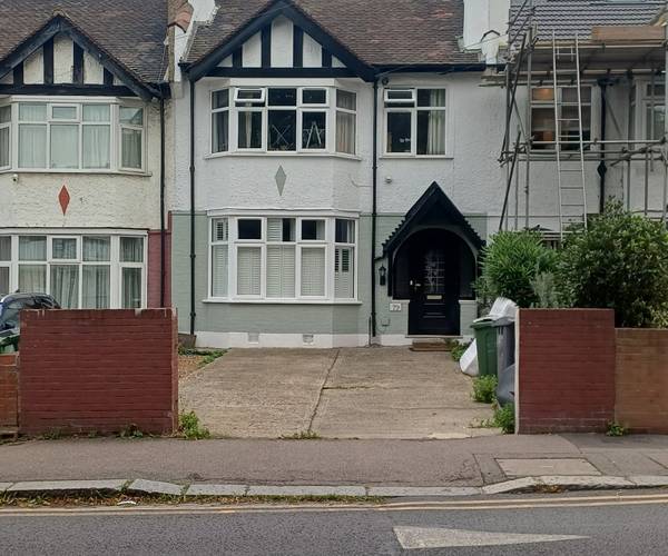 Parking on Hainault Road, E11