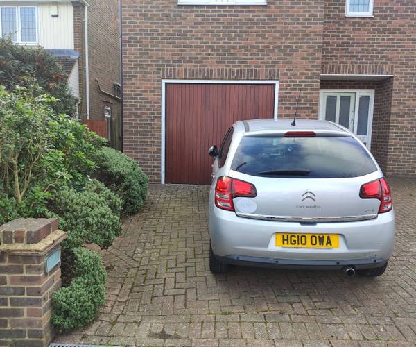 Parking on Whitehill Avenue, LU1