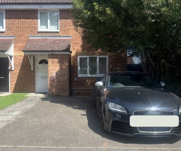 Parking space on Marlow Avenue, LU1