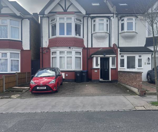 Parking on Ederline Avenue, SW16