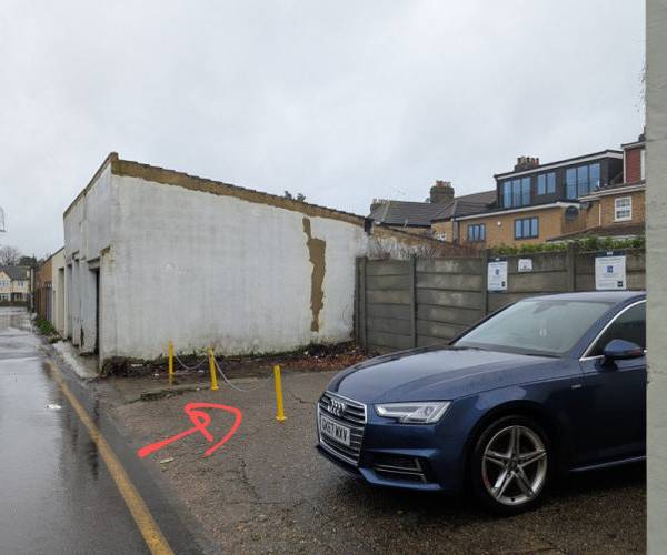 Forest Drive West, E11