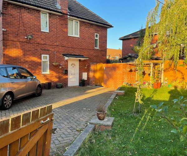 Parking on Aston Avenue, M14