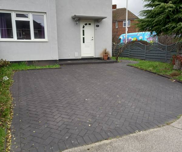 Parking on Finchingfield Avenue, IG8