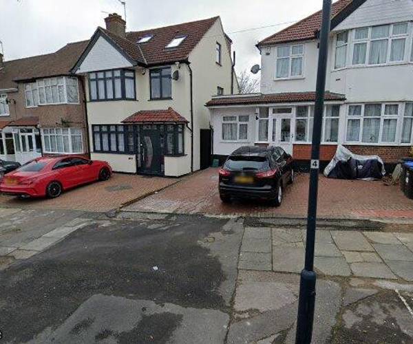 Private Driveway To Rent- Neasden/secure/cameras