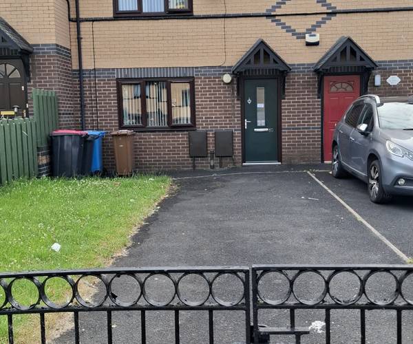 Parking on St. Simon Street, M3