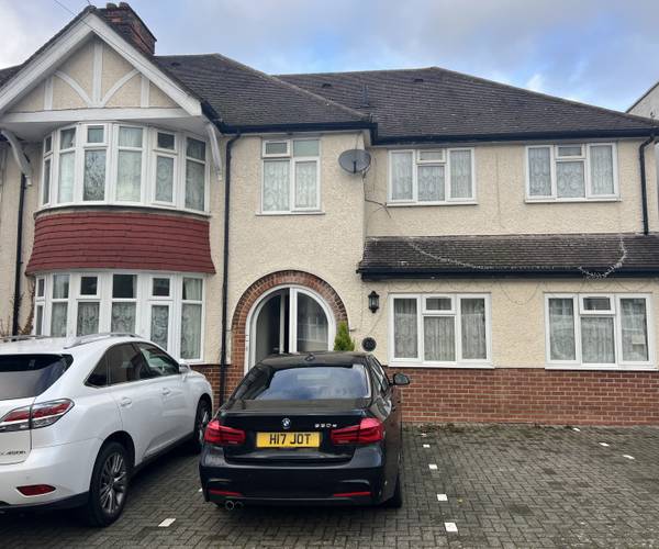 Parking on Swiss Avenue, WD18