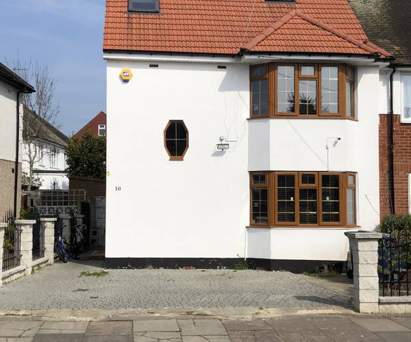 Parking on Brookfield Avenue, NW7