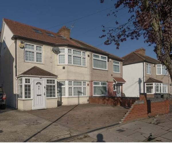 Basildene Road, TW4