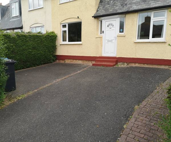 Parking on Hillside Road, LE16