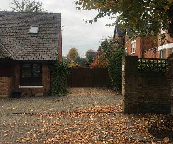 Parking on Kew Road, TW9