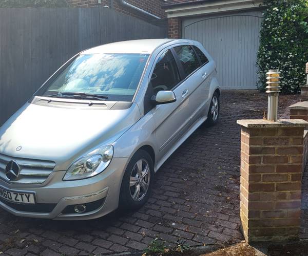 Parking on Kingston Road, KT22